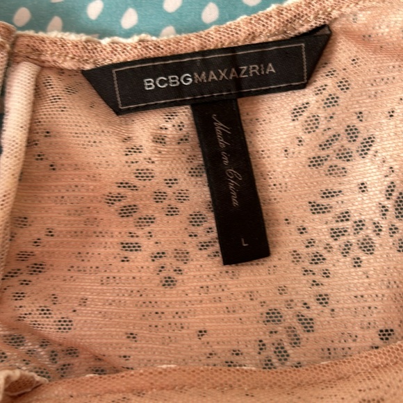 Beautiful Crochet Style Tank - Picture 2 of 2